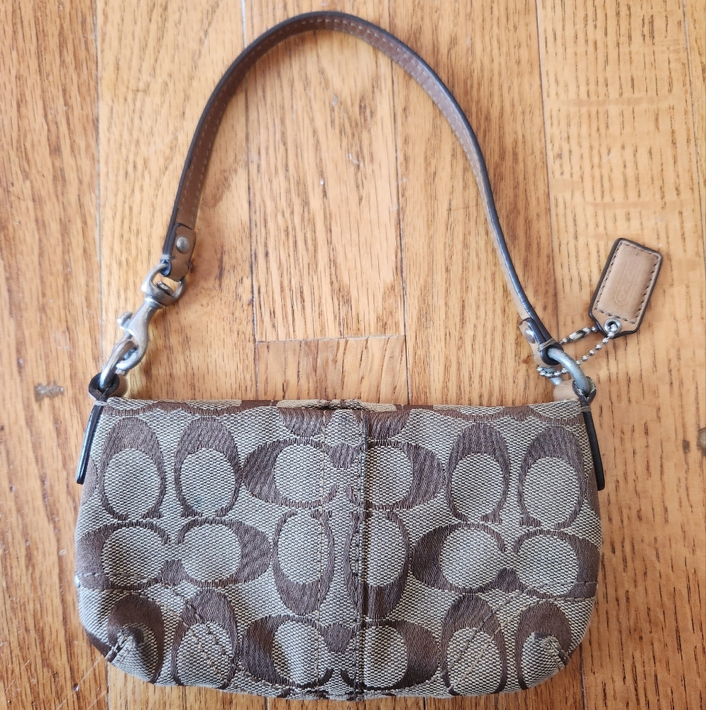 Coach Wristlet Signature C With Hangtag
